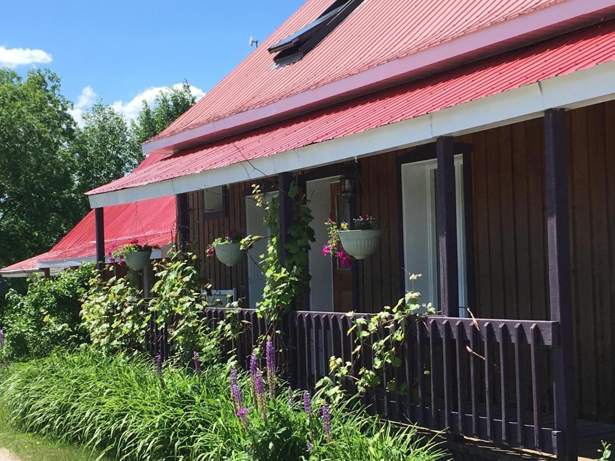 L'Aubergine Hotell Saint Hilarion Exteriör bild